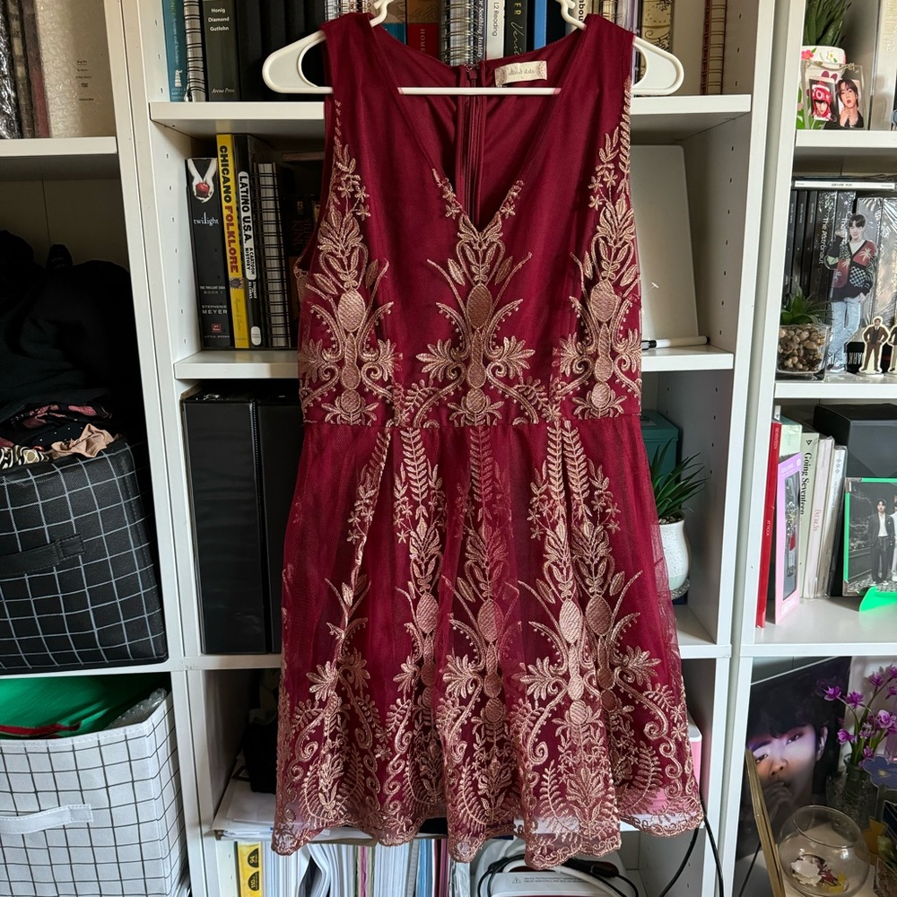 Alter’d State Sz large Burgandy and Gold Lace Sleeveless Dress V neck.